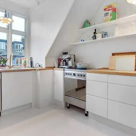 Luxurious And Bright Aartment In The City Center 아파트 *